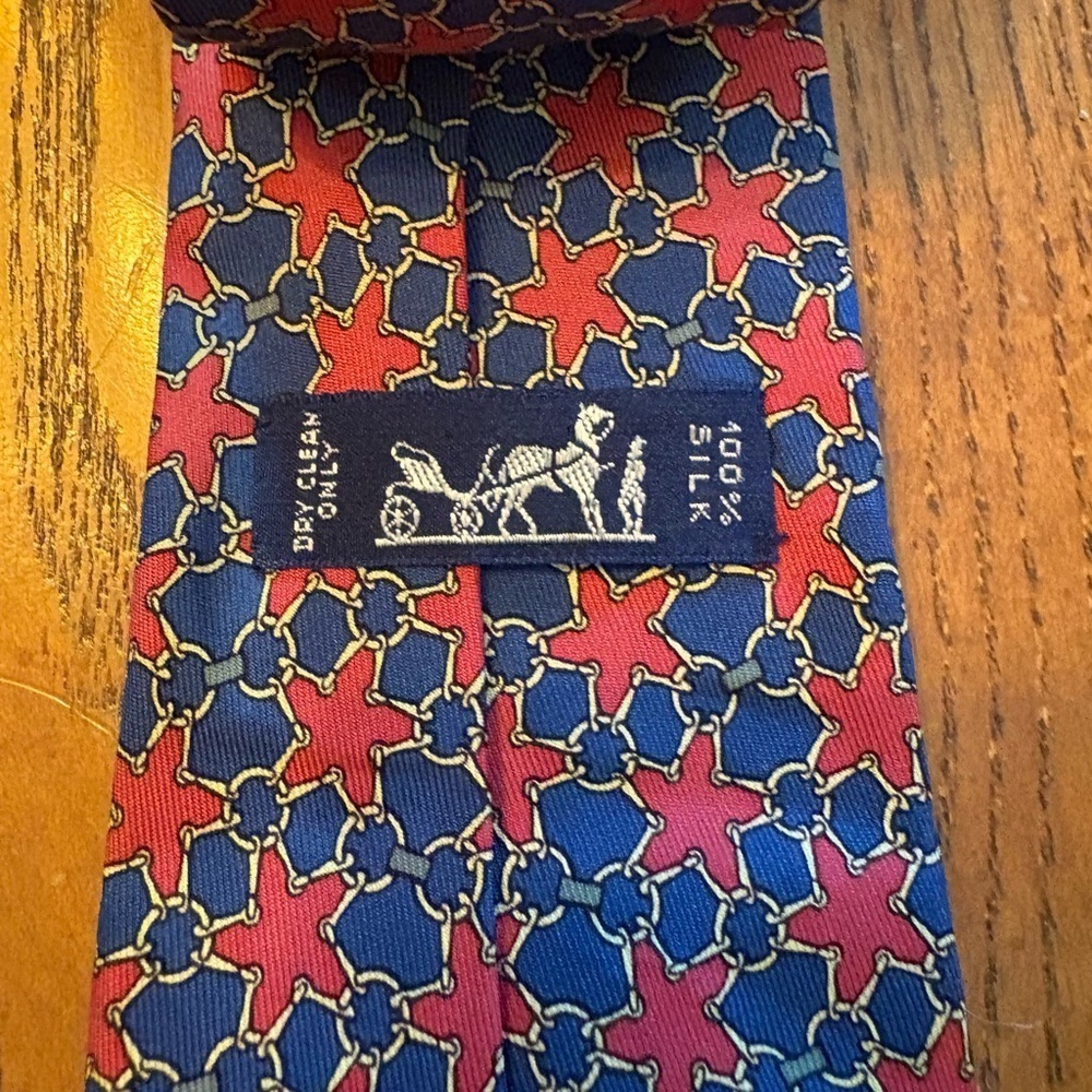 Hermés 100% Silk Stylish Blue and Red Patterned Men's Tie EUC! - Picture 4 of 8